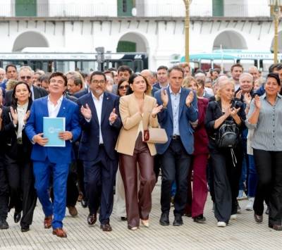 Intendentes de todo el país marcharon al Ministerio de Economía por fondos y obras paralizadas