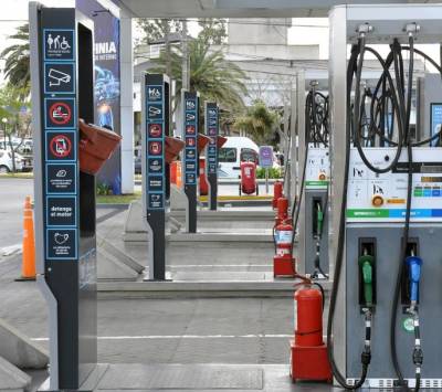 Por el conflicto en Medio Oriente se dispara el precio de la nafta y el litro supera los $2.000